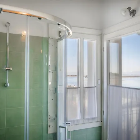 Casa Bellucci - Stilvolles Familienapartment Mit Meerblick & Grossem Balkon * גראדו